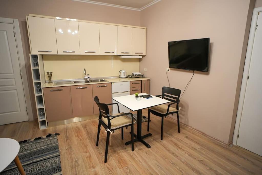 Grandpa House - Studio App.2 Тирана Екстер'єр фото