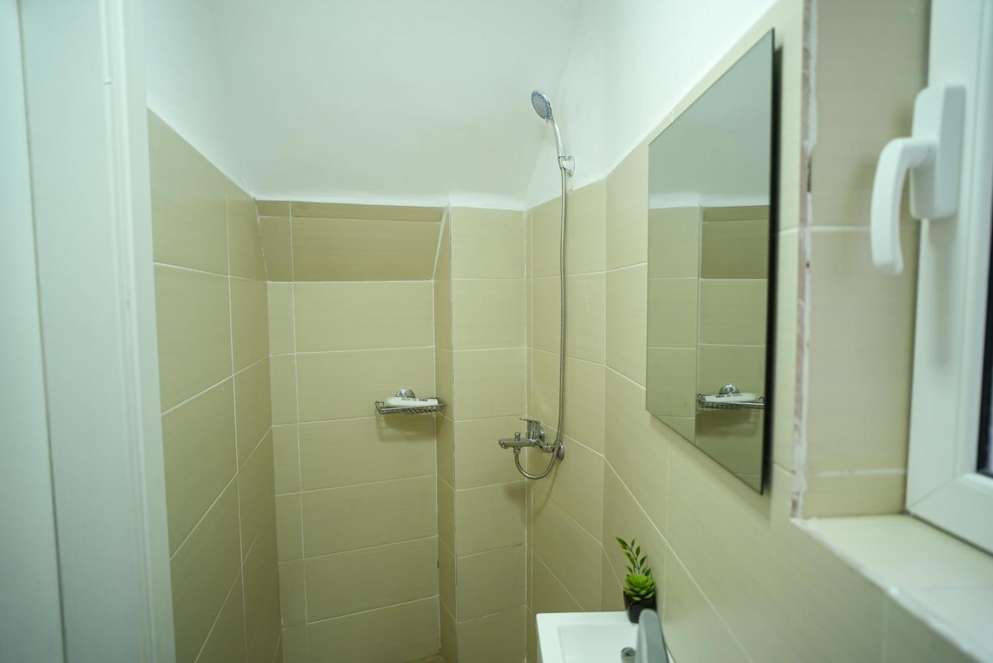Grandpa House - Studio App.2 Тирана Екстер'єр фото